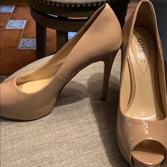 Guess Nude Pumps - Picture 2 of 3